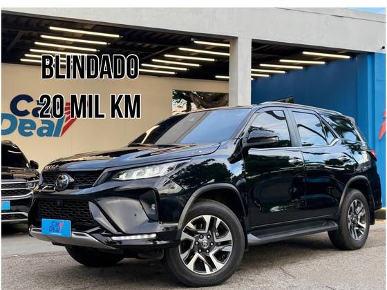 TOYOTA HILUX SW4 2.8 D-4D TURBO DIESEL DIAMOND 7L 4X4 AUTOMÁTICO